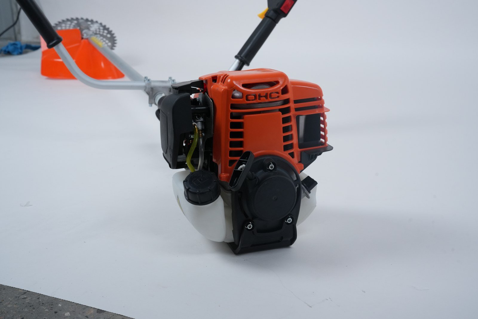 WENXIN side-mounted brush cutter, engine view