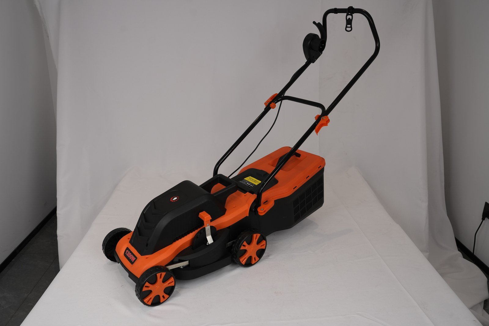 WENXIN electric lawn mower, detail 1 view