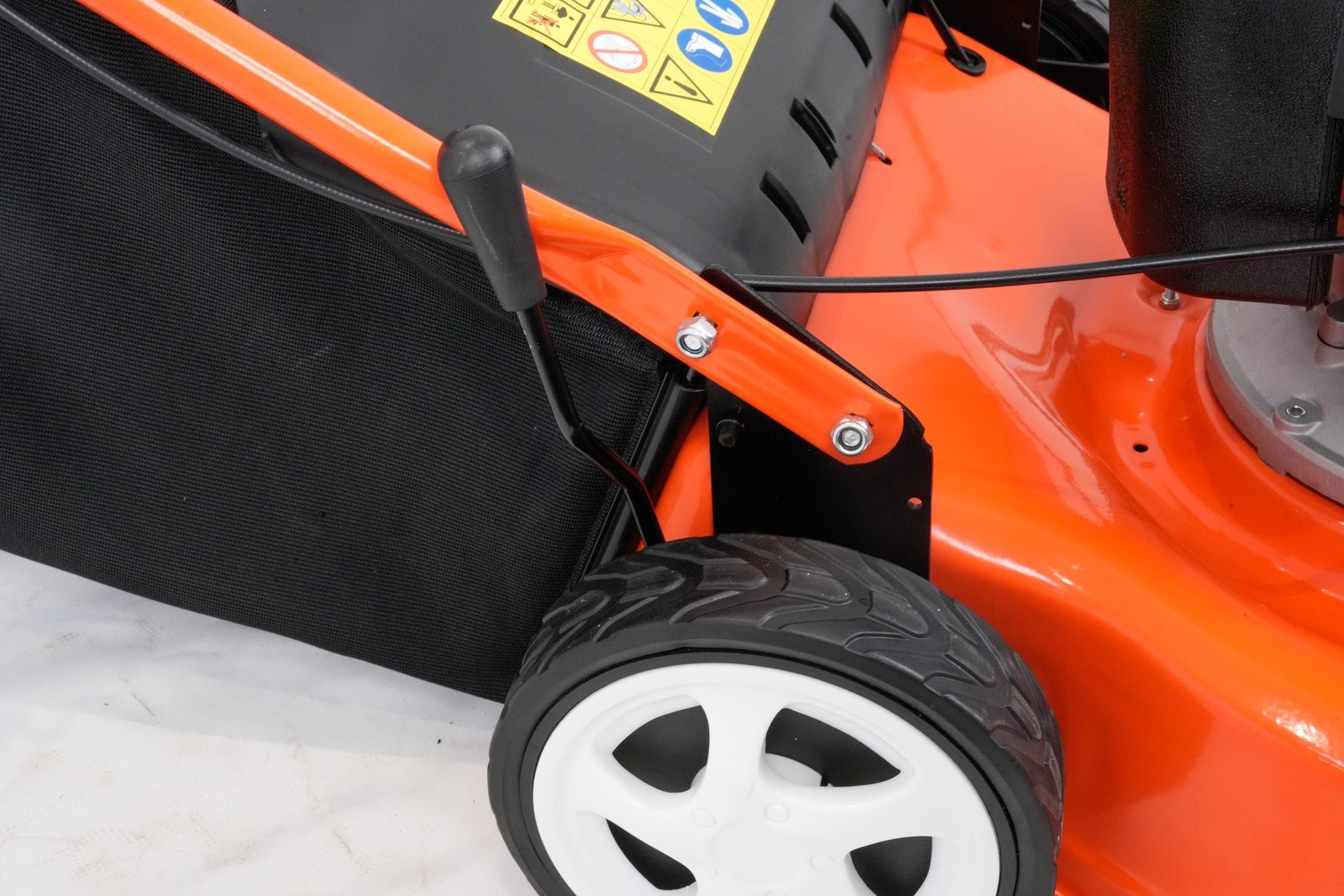 WENXIN gasoline lawn mower, detail 1 view