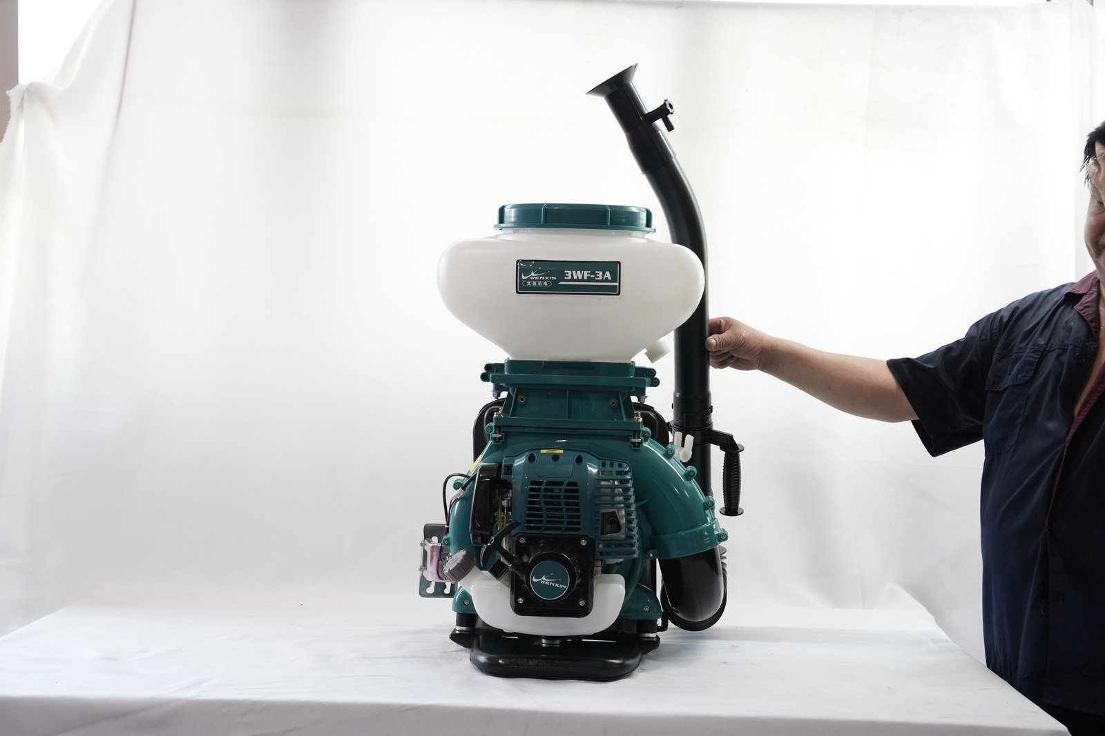 WENXIN 139f-h-14l-20l-26l-30l mist duster, front view