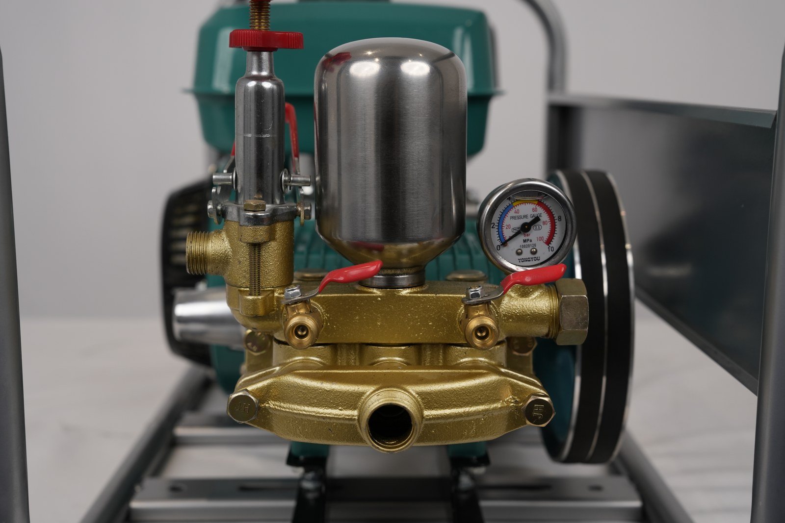 WENXIN 22-30-rectangular-frame sprayer unit (engine + pump), pump head view