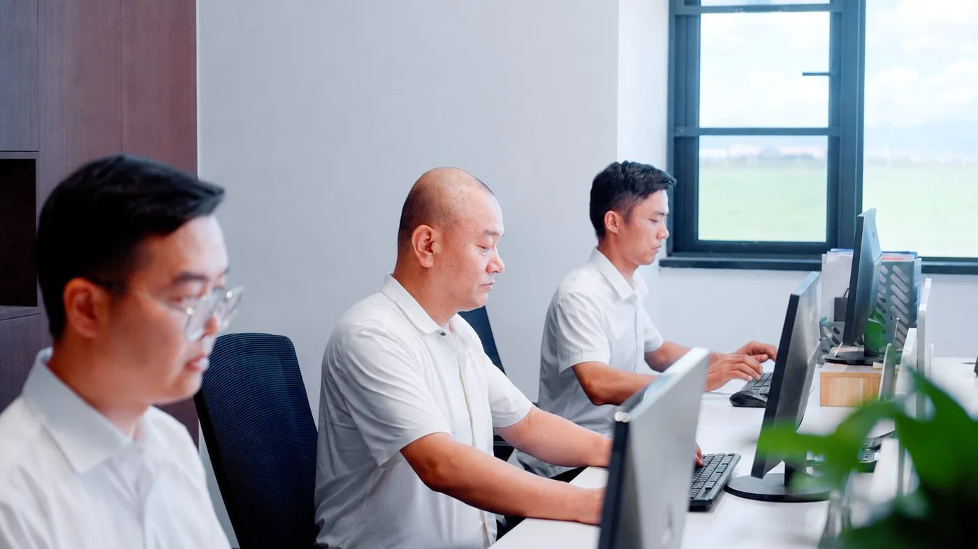 WENXIN R&D engineers working on a generator design