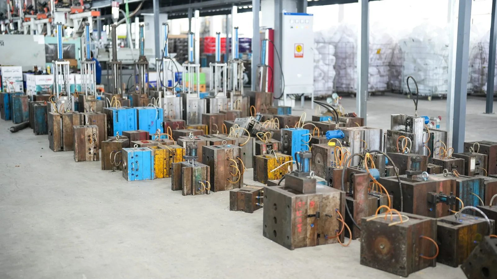200+ production molds supporting plastic production and customization
