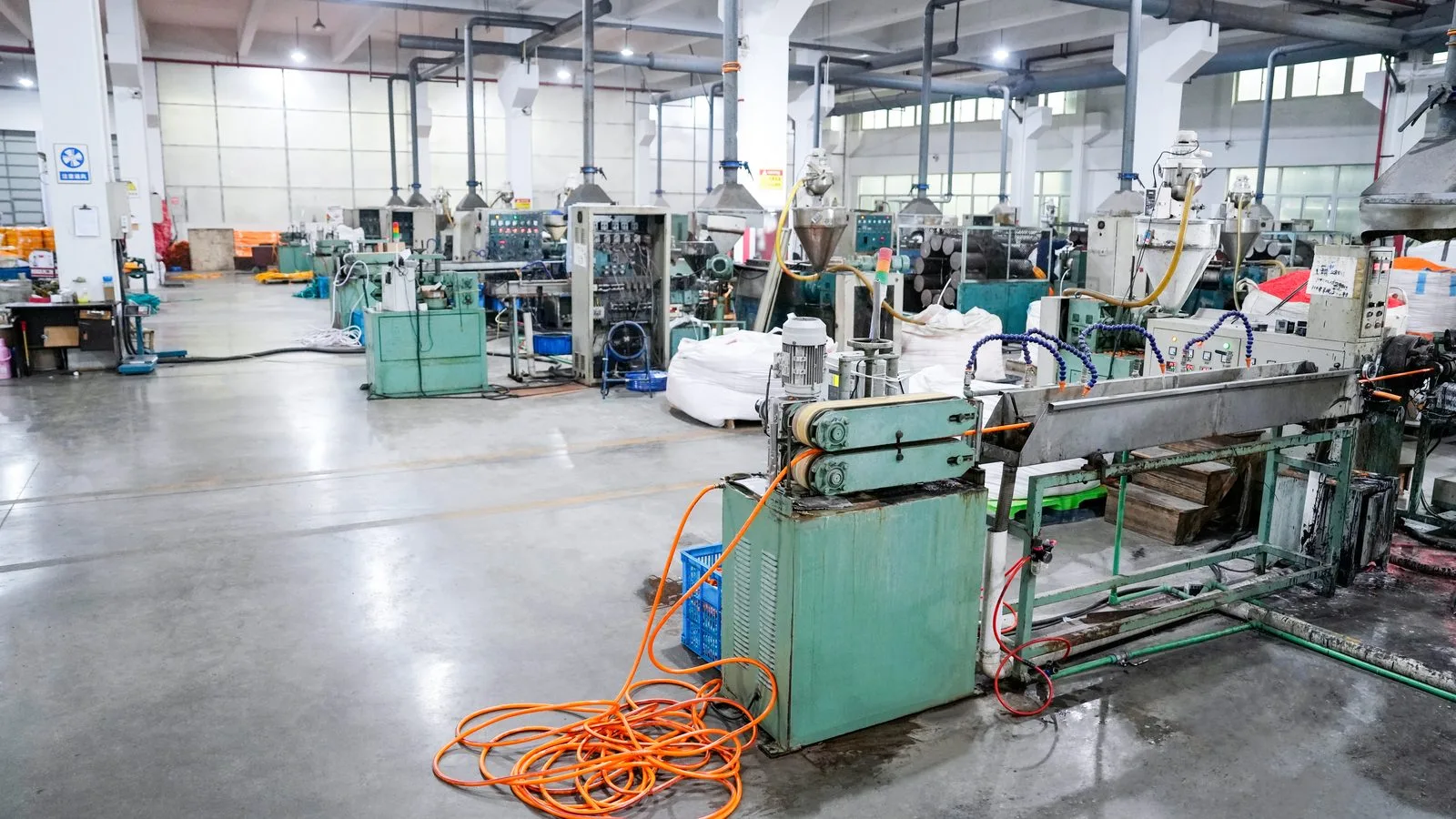 Hose extrusion: continuous extrusion for hoses and flexible plastic tubing