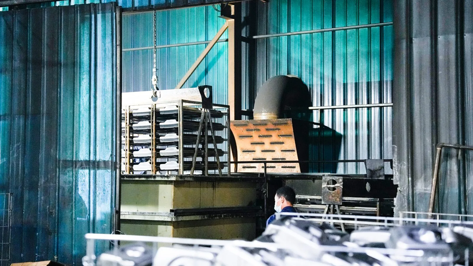 Surface treatment process: immersion-based surface treatment for metal component preparation and protection