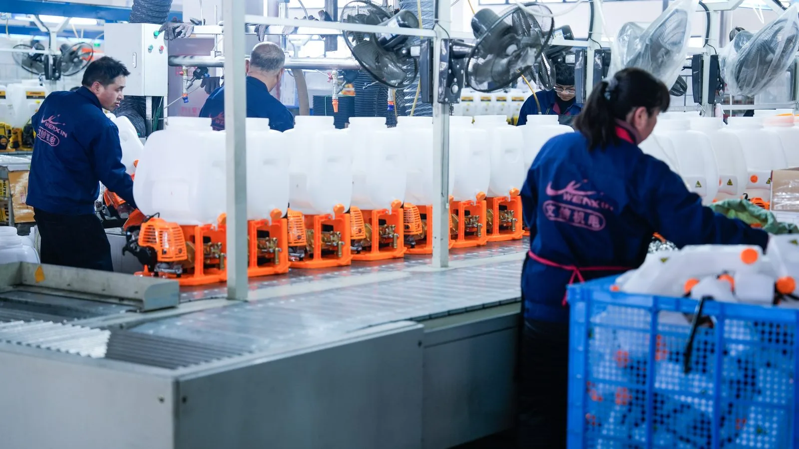 Power sprayer assembly line: engines, pumps, frames and spraying systems